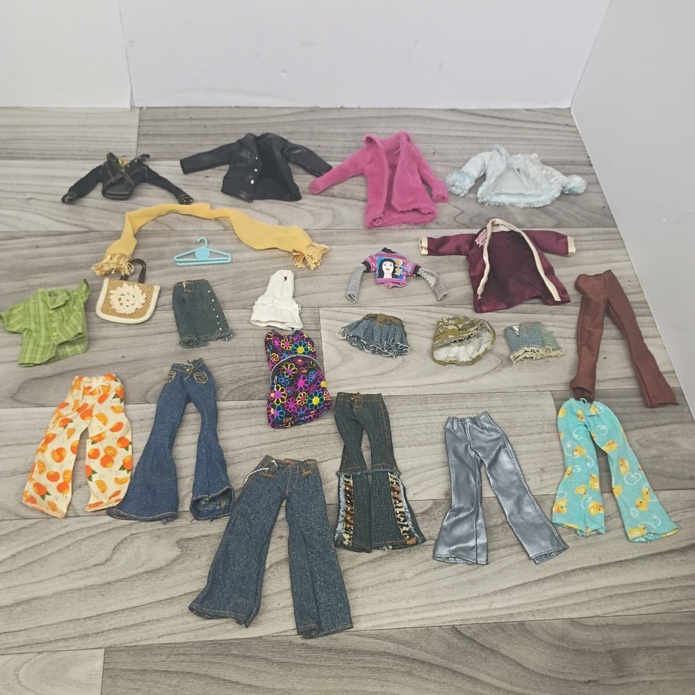 Bratz Doll Clothes Lot Dresses Shirt Pants Jackets Bag Hanger Lot Of 23 Pieces